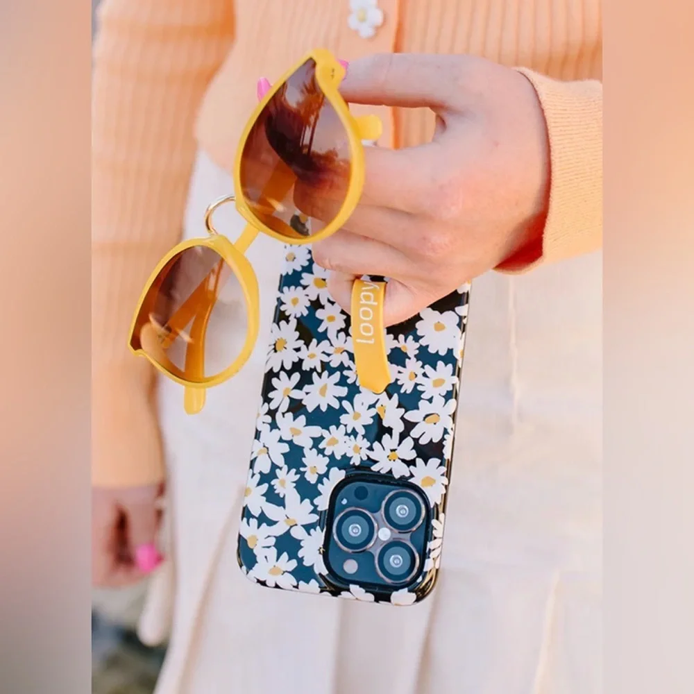 Loopy Case RIGHTY Daisies IPhone 11 PRO MAX Black and White Phone Case